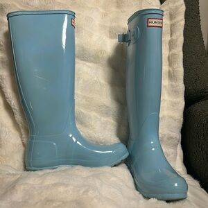 Light blue hunter rain boots size 6 excellent condition